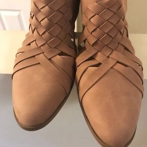 Universal thread clogs